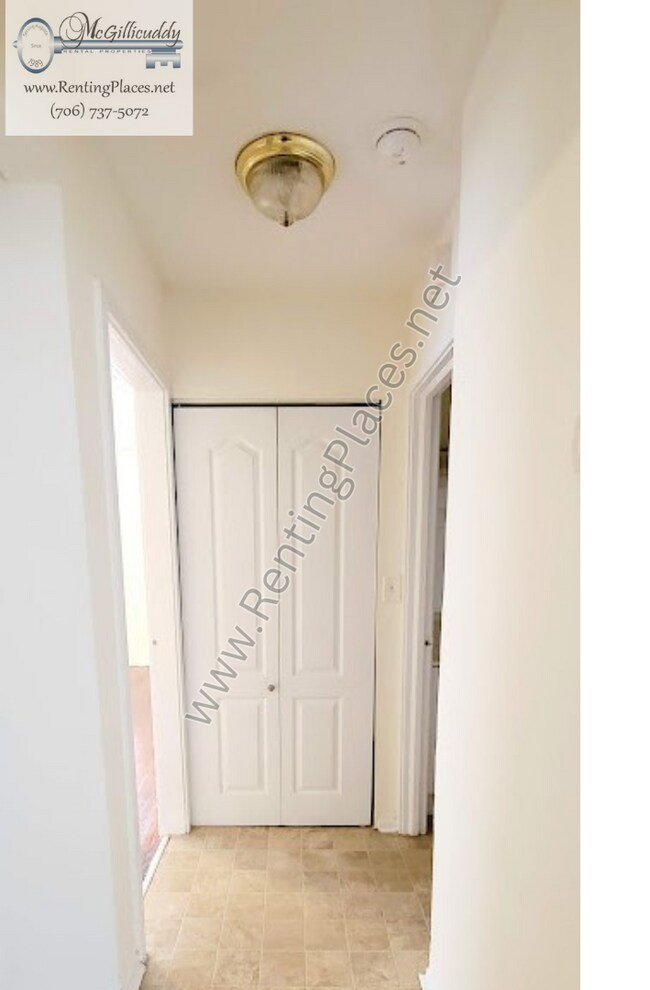 Building Photo - 1228 Holden Dr