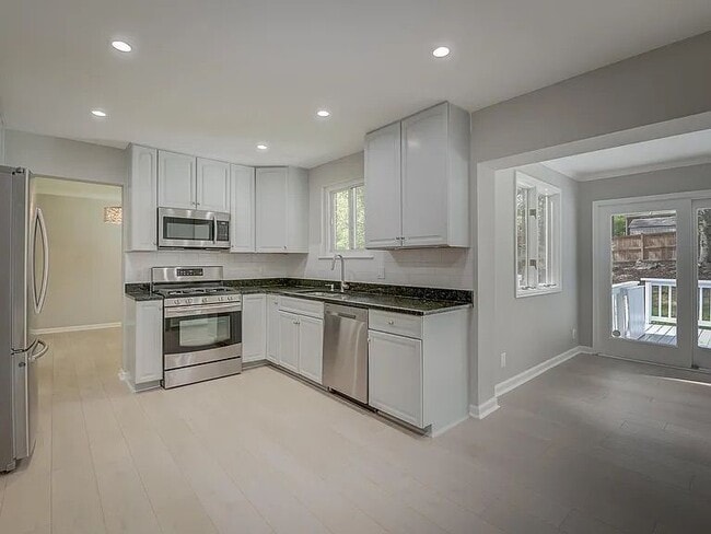 Building Photo - 6812 Landor Ln
