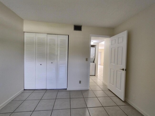 Building Photo - 3050 Norwood Pl