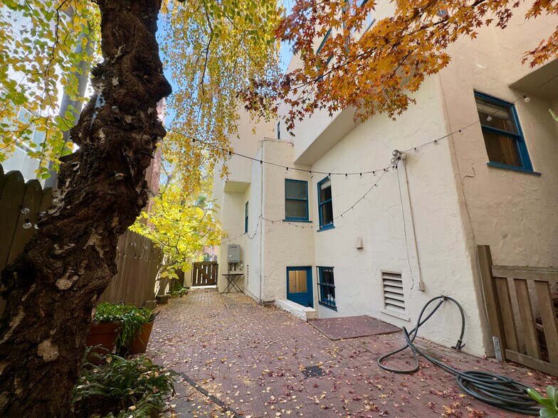 Building Photo - 1645 Scenic Ave