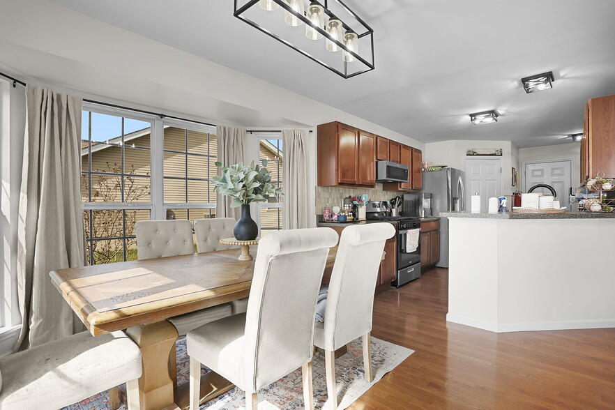 Building Photo - 814 Cone Flower Dr