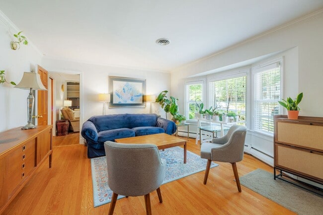 Building Photo - Beautiful Single-Level Home with In-Law Suite and Expansive Yard ***Available Early August 2026***