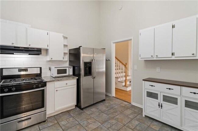 Building Photo - 3035 McLendon Cir NW