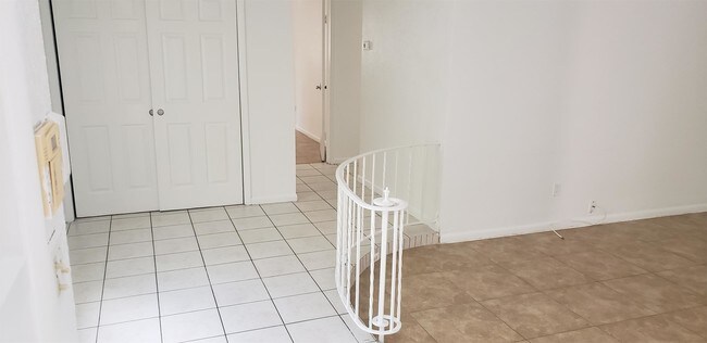 Building Photo - 481 SW 58th Ave
