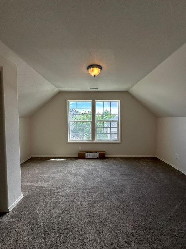 Building Photo - 3 bedroom 2.5 bath off Rd 100