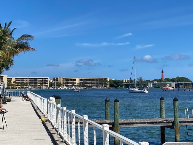 Building Photo - 150 Pineview Rd