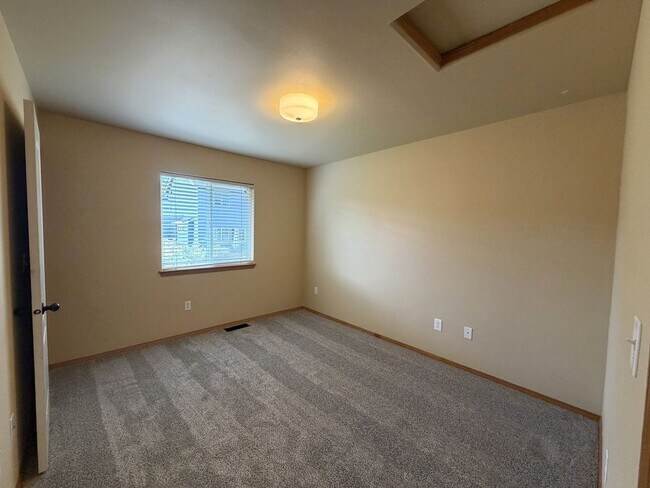 Building Photo - Spacious 4-Bedroom Home Near Lake Stevens in Desirable Noble Court