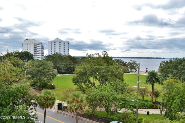 Building Photo - 1661 Riverside Ave