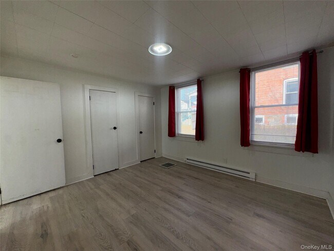 Building Photo - 88 Main St