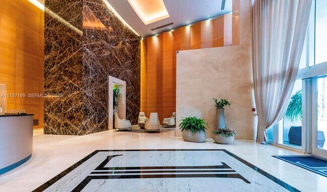 Building Photo - 16001 Collins Ave