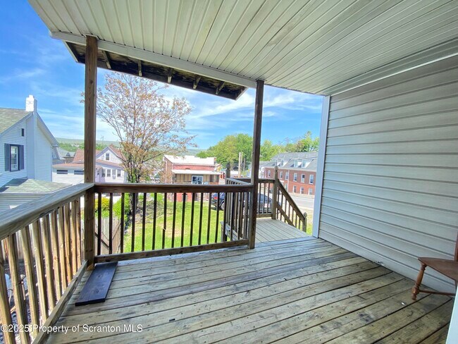 Building Photo - 416 E Elm St