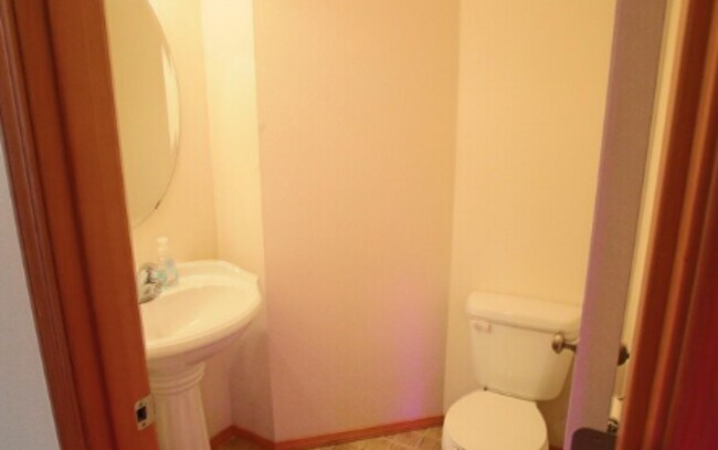 Building Photo - Spacious 3BR/2.5BA Home in Oly Schools w/ Open Floor Plan & Private Backyard