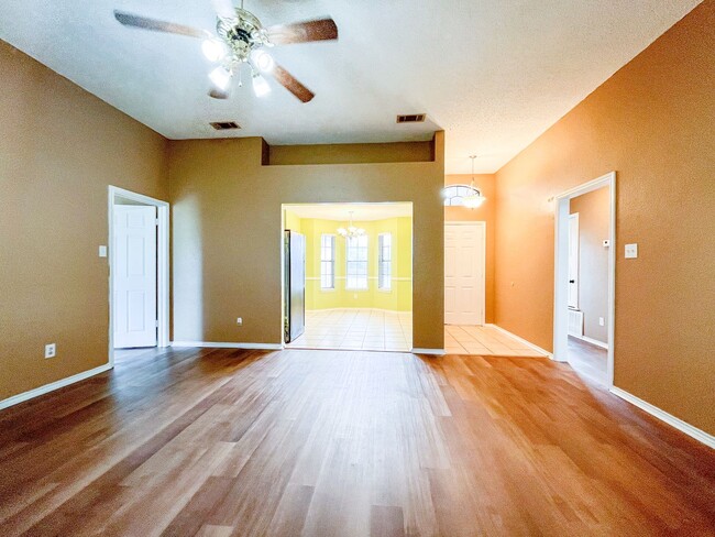 Building Photo - Available NOW This charming 1 story, 3 bedroom, 2 bath house could be your next home! Beautiful w...