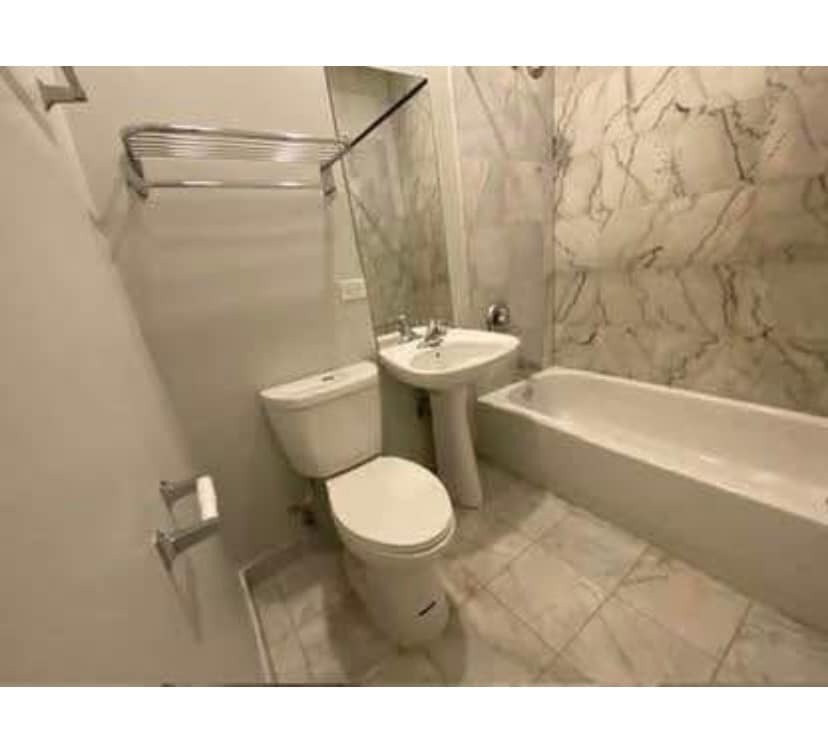 Building Photo - 1714 W Warren Blvd