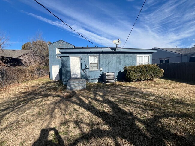 Building Photo - 1924 NW Arlington Ave
