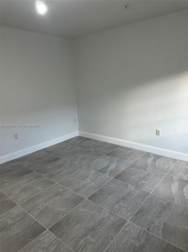 Building Photo - 2941 NE 185th St