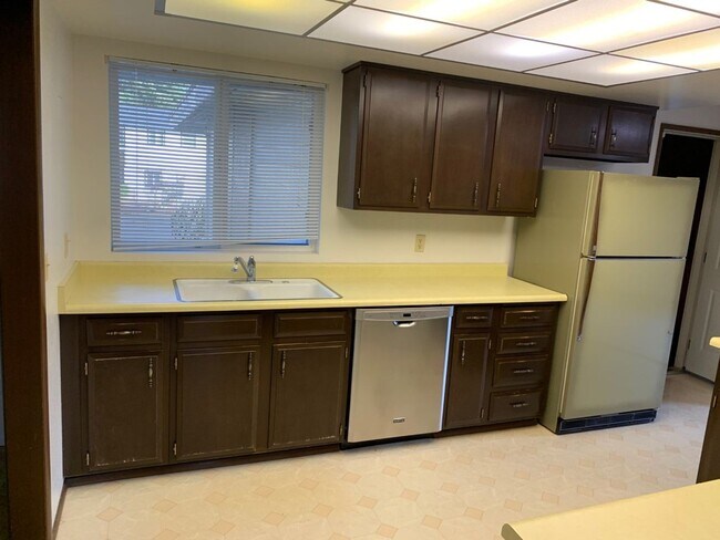 Building Photo - Spacious 3 bed 2 bath rambler home in Boulevard Lane, Renton