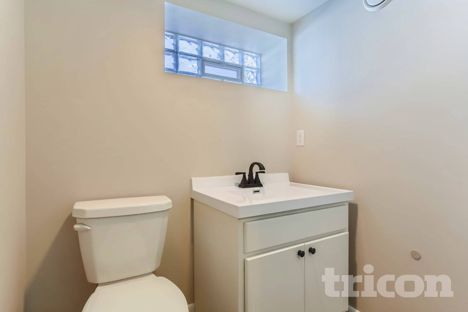 Building Photo - 7755 Eastwood Rd