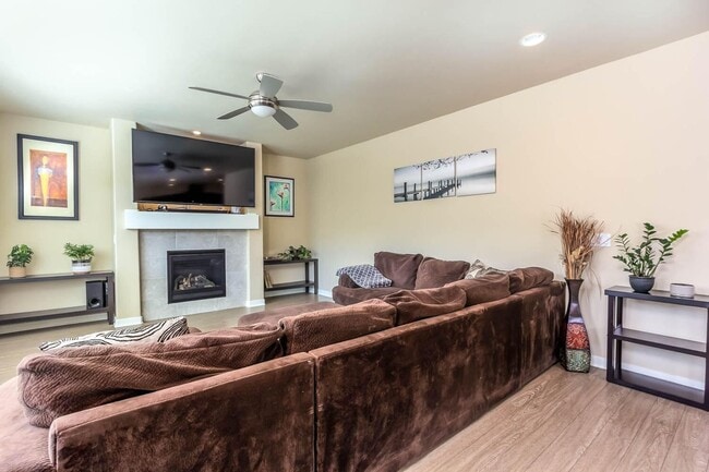 Building Photo - 3760 SW Badger Ct