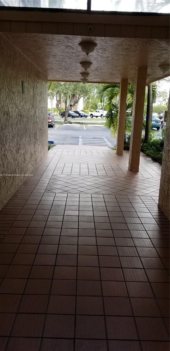 Building Photo - 14201 N Kendall Dr