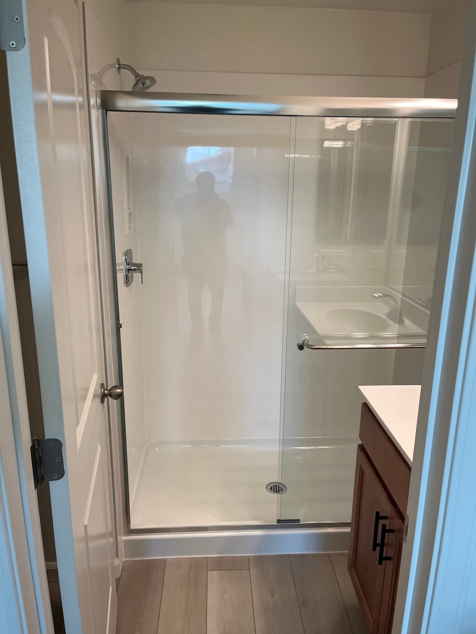 Walk-in shower - 3828 Norbridge Ave