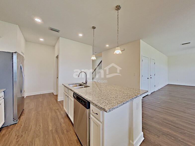 Building Photo - 510 Pine Terrace Dr