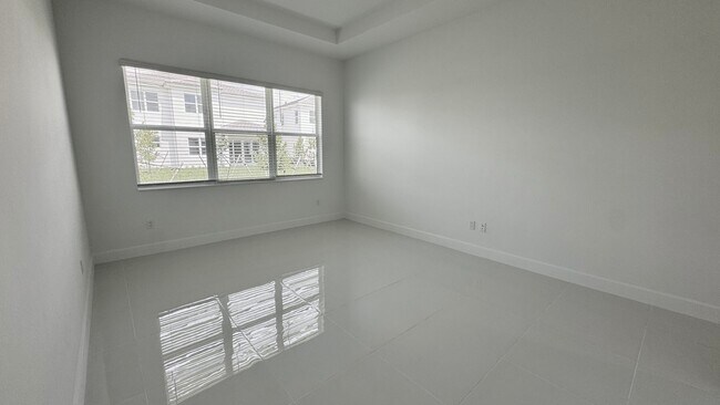 Building Photo - 5722 Aleppo Pl