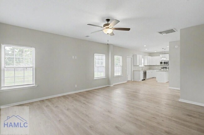 Building Photo - 18 Sunflower Cir NE