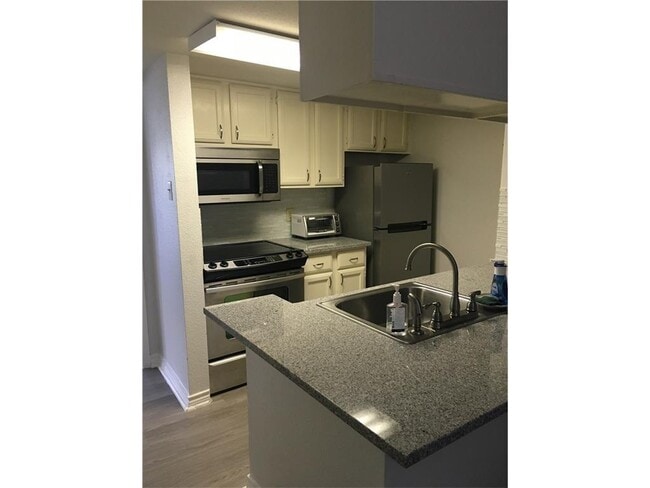 Building Photo - 2311 Nueces St