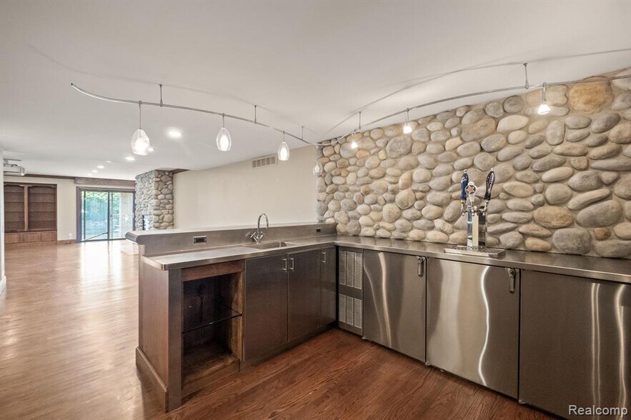 Building Photo - 3782 Pine Lake Knoll Dr