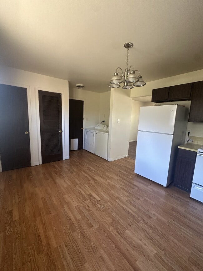 Building Photo - Charming 3-Bedroom Home with Spacious Yard!