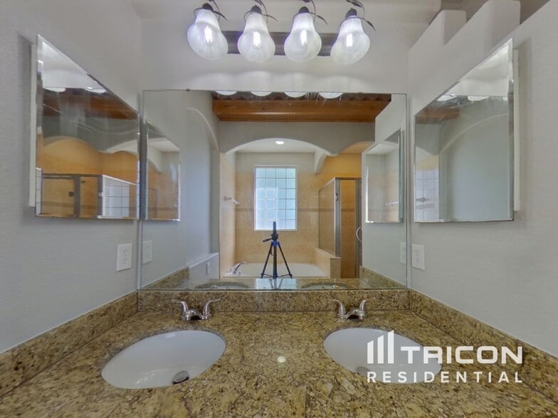 Building Photo - 606 Marigold Rd