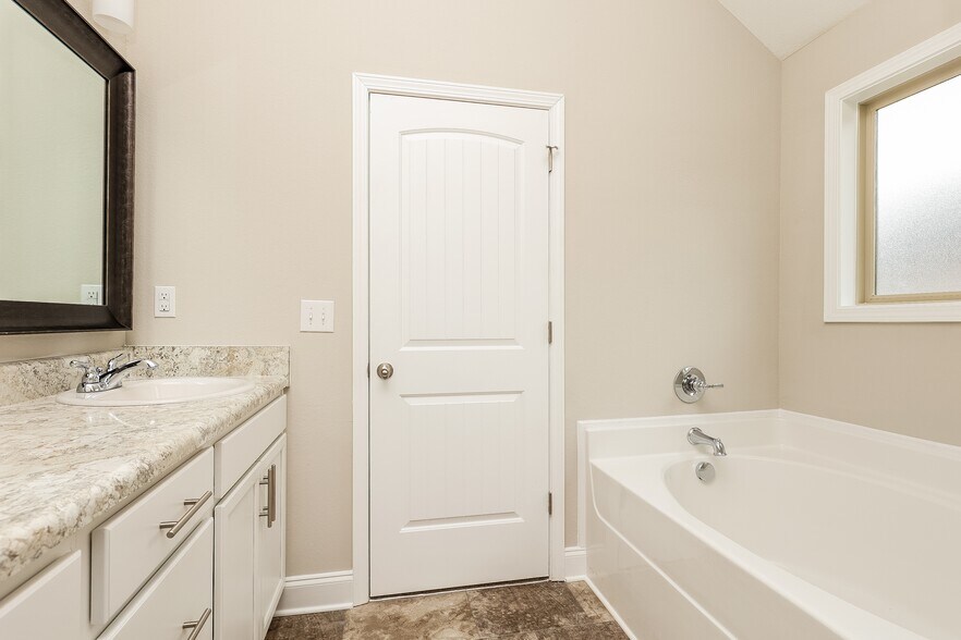 Building Photo - 1180 Black Oak Cir