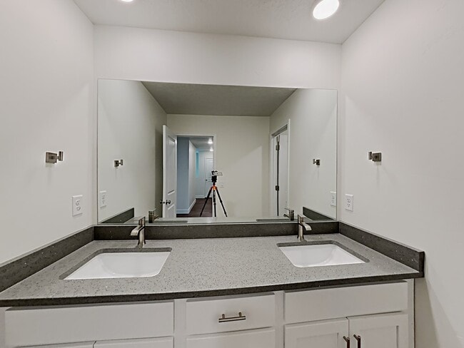 Building Photo - 6007 W Arranmore Drive