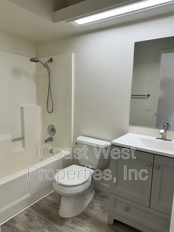 Building Photo - 3563 Roosevelt St