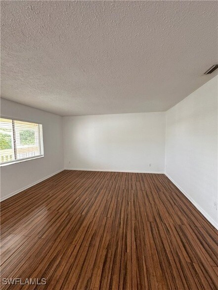 Building Photo - 4629 Bayshore Dr