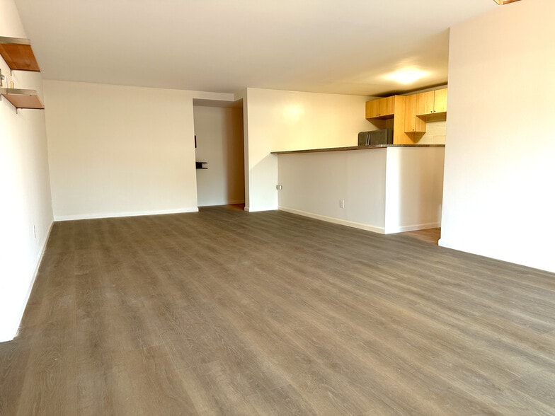 Building Photo - 12955 Riverside Dr
