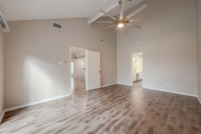 Building Photo - 131 Cove Cir