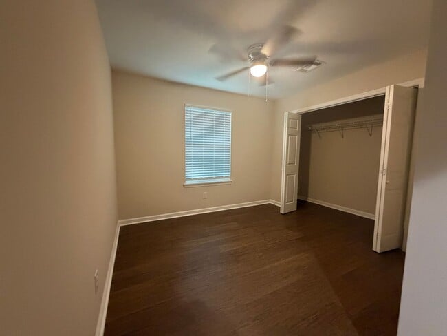 Building Photo - New Home! 4/2!