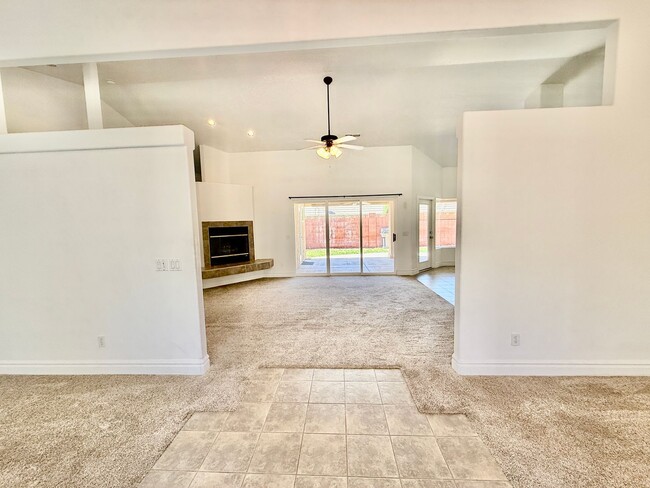 Building Photo - 4-BR Home in Shadow Mountain @ Green Valley