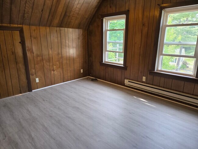 Building Photo - 10 Pinehill St