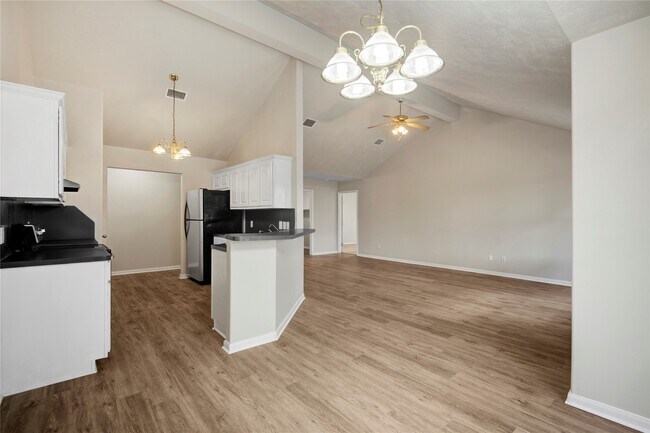 Building Photo - 16145 Sun View Ln