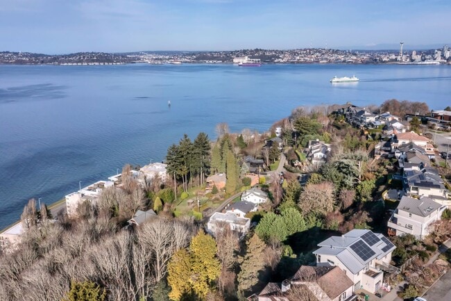 Building Photo - Stunning Sound & Olympic Mountain View Home in North Admiral