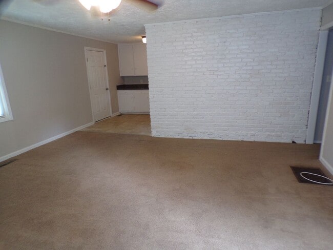 Building Photo - 1095 Foster Cir