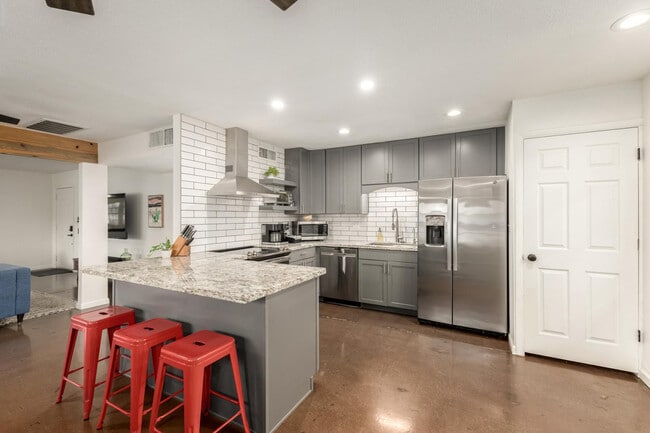 Building Photo - 8335 E Weldon Ave