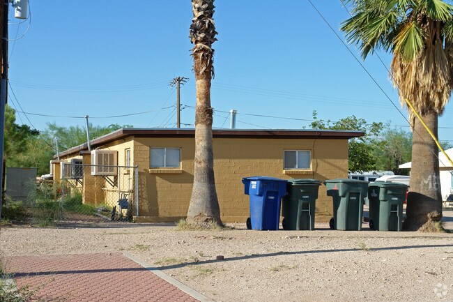 Building Photo - 13 W District St