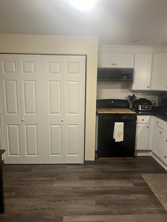 LAUNDRY AREA - 46 Strasbourg Dr