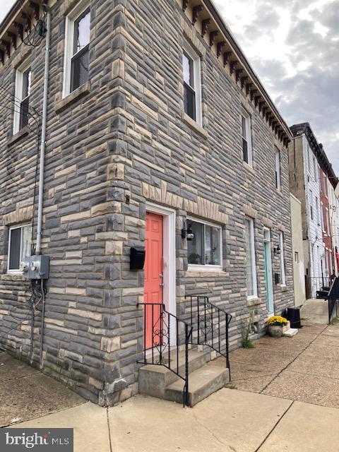 Building Photo - 2001 Tulip St