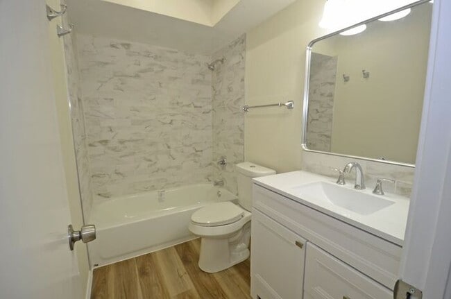 Building Photo - 3 Bed 2 Bath 2 Car Duplex in Chisholm Creek NW OKC