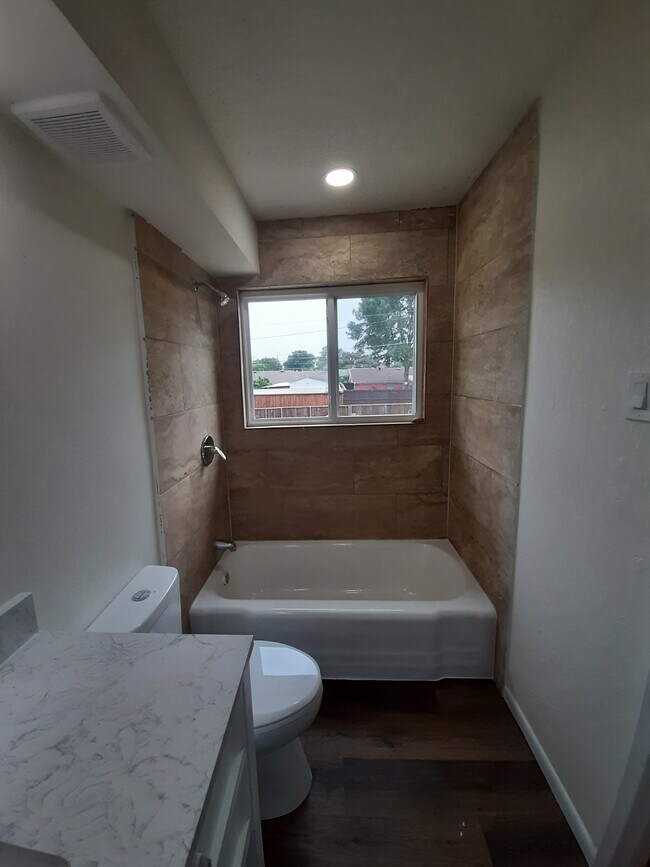 Building Photo - 4318 Jenny Ln